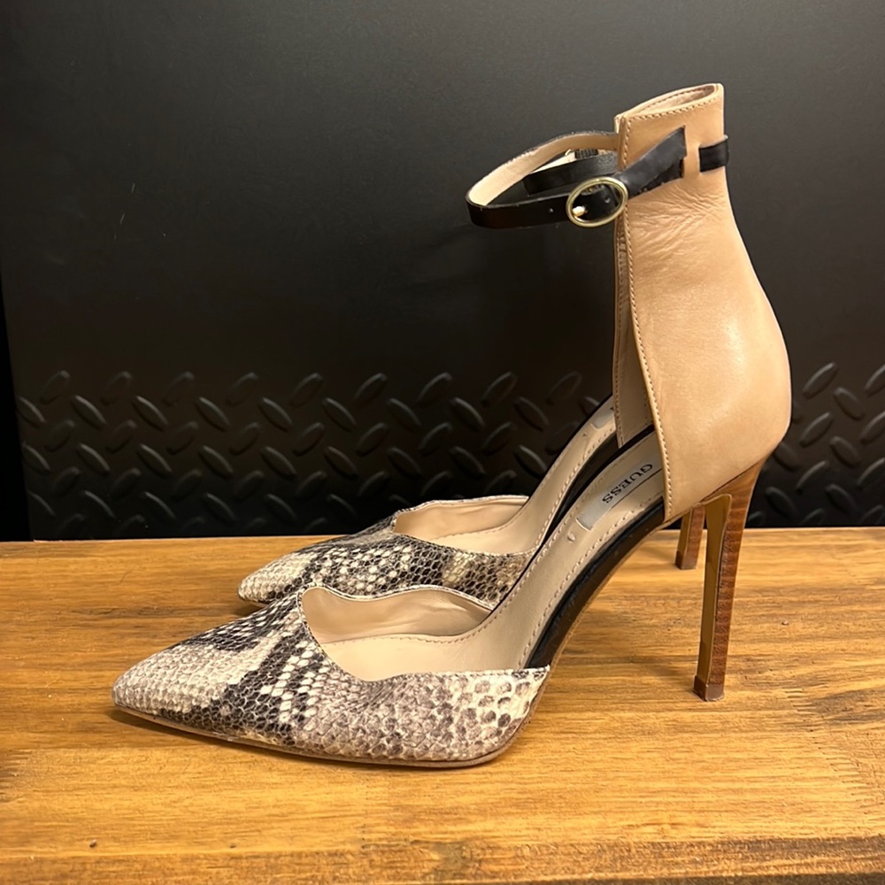 EUC Guess heels — ladies, your legs will look amazing in these!!!